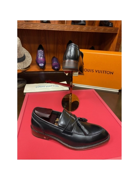 Louis Vuitton leather shoes 025,Louis Vuitton Leather Shoes,LOUIS VUITTON Sneakers,Business Shoes