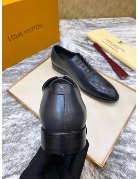 Louis Vuitton leather shoes 026,Louis Vuitton Leather Shoes,LOUIS VUITTON Sneakers,Business Shoes