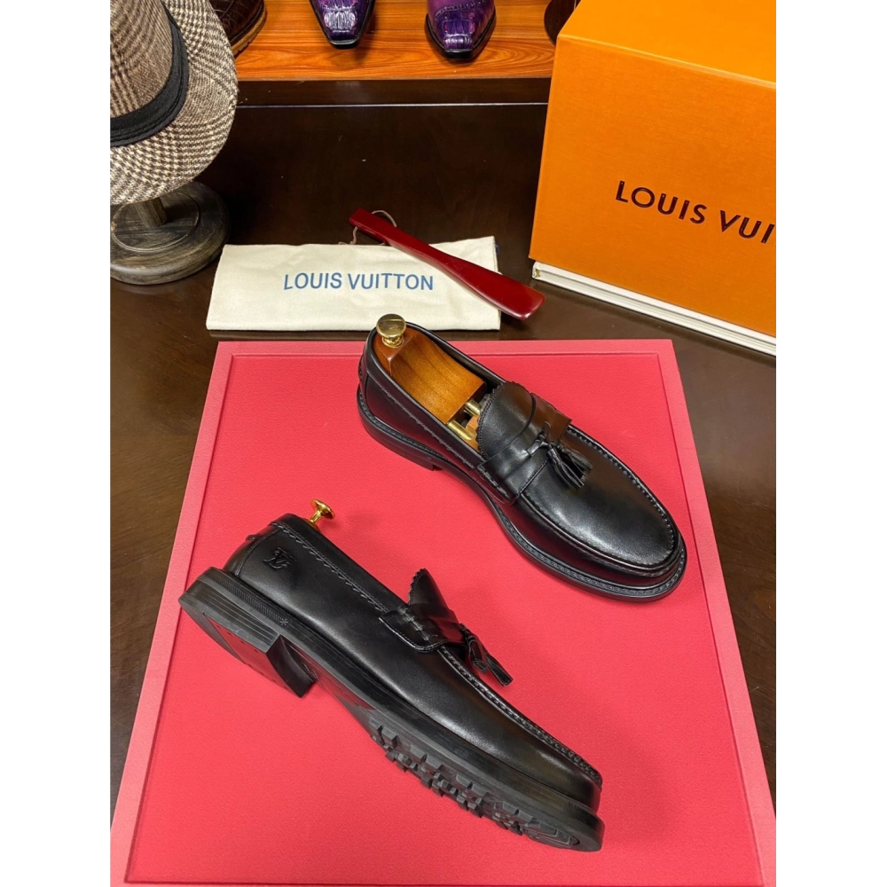 Louis Vuitton leather shoes 028,Louis Vuitton Leather Shoes,LOUIS VUITTON Sneakers,Business Shoes