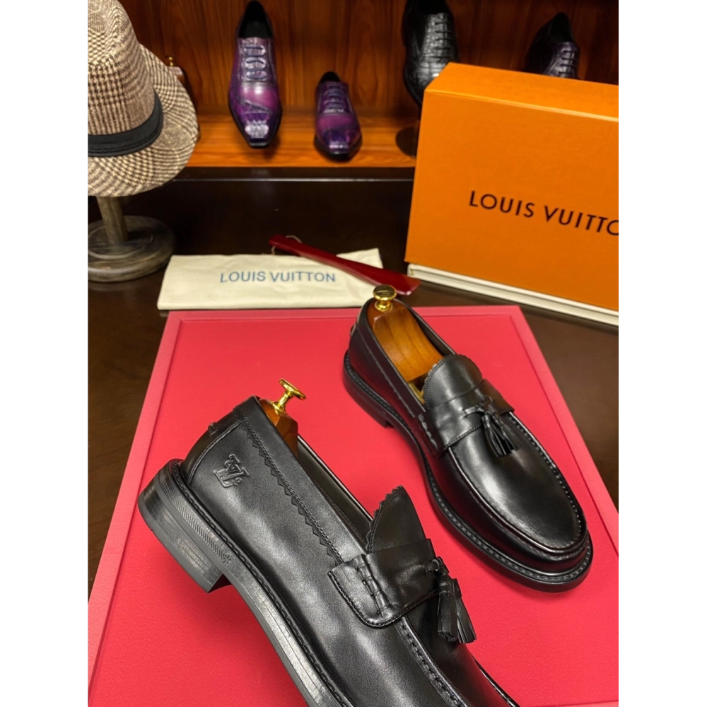 Louis Vuitton leather shoes 028,Louis Vuitton Leather Shoes,LOUIS VUITTON Sneakers,Business Shoes