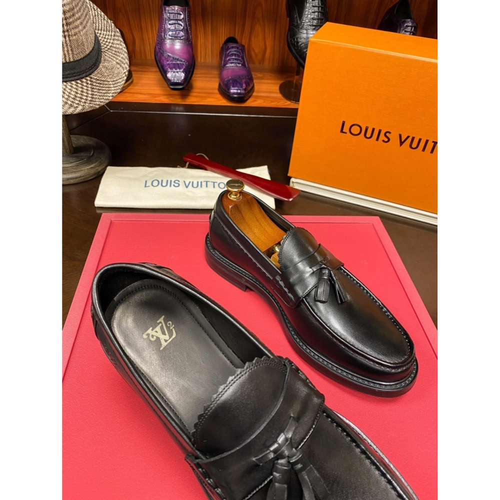 Louis Vuitton leather shoes 028,Louis Vuitton Leather Shoes,LOUIS VUITTON Sneakers,Business Shoes