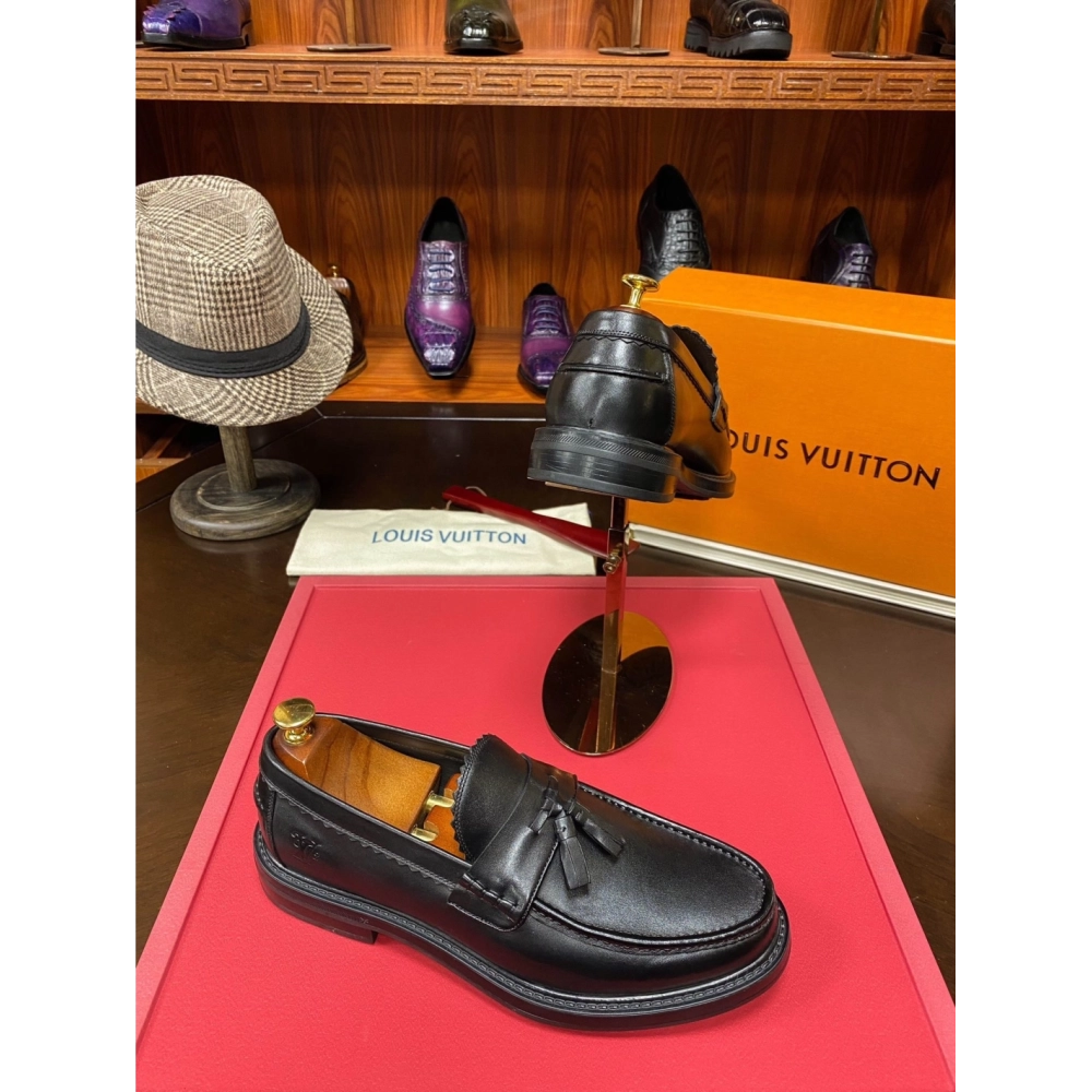 Louis Vuitton leather shoes 028,Louis Vuitton Leather Shoes,LOUIS VUITTON Sneakers,Business Shoes