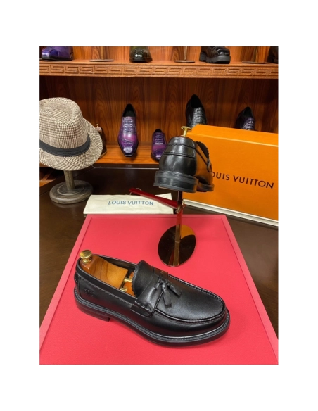Louis Vuitton leather shoes 028,Louis Vuitton Leather Shoes,LOUIS VUITTON Sneakers,Business Shoes