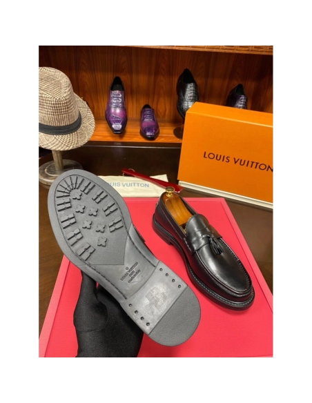 Louis Vuitton leather shoes 028,Louis Vuitton Leather Shoes,LOUIS VUITTON Sneakers,Business Shoes