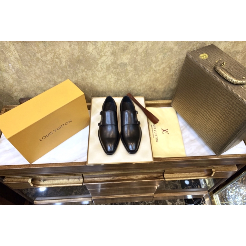 Louis Vuitton leather shoes 030,Louis Vuitton Leather Shoes,LOUIS VUITTON Sneakers,Business Shoes