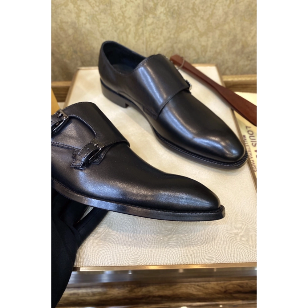 Louis Vuitton leather shoes 030,Louis Vuitton Leather Shoes,LOUIS VUITTON Sneakers,Business Shoes