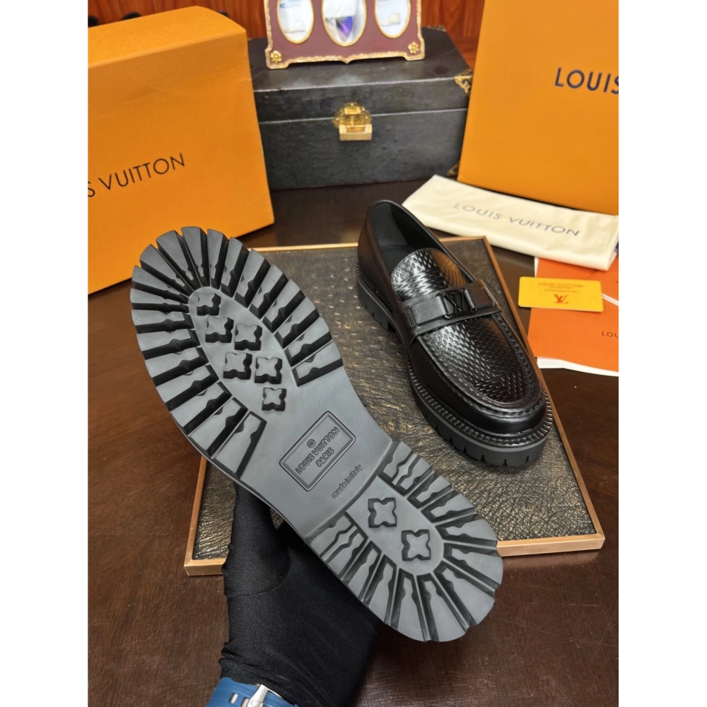 Louis Vuitton leather shoes 055,Louis Vuitton Leather Shoes,LOUIS VUITTON Sneakers,Business Shoes