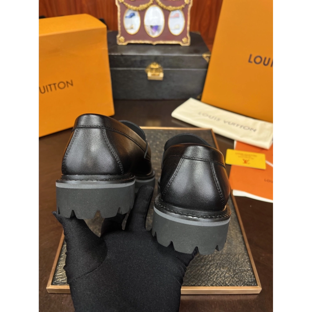 Louis Vuitton leather shoes 055,Louis Vuitton Leather Shoes,LOUIS VUITTON Sneakers,Business Shoes
