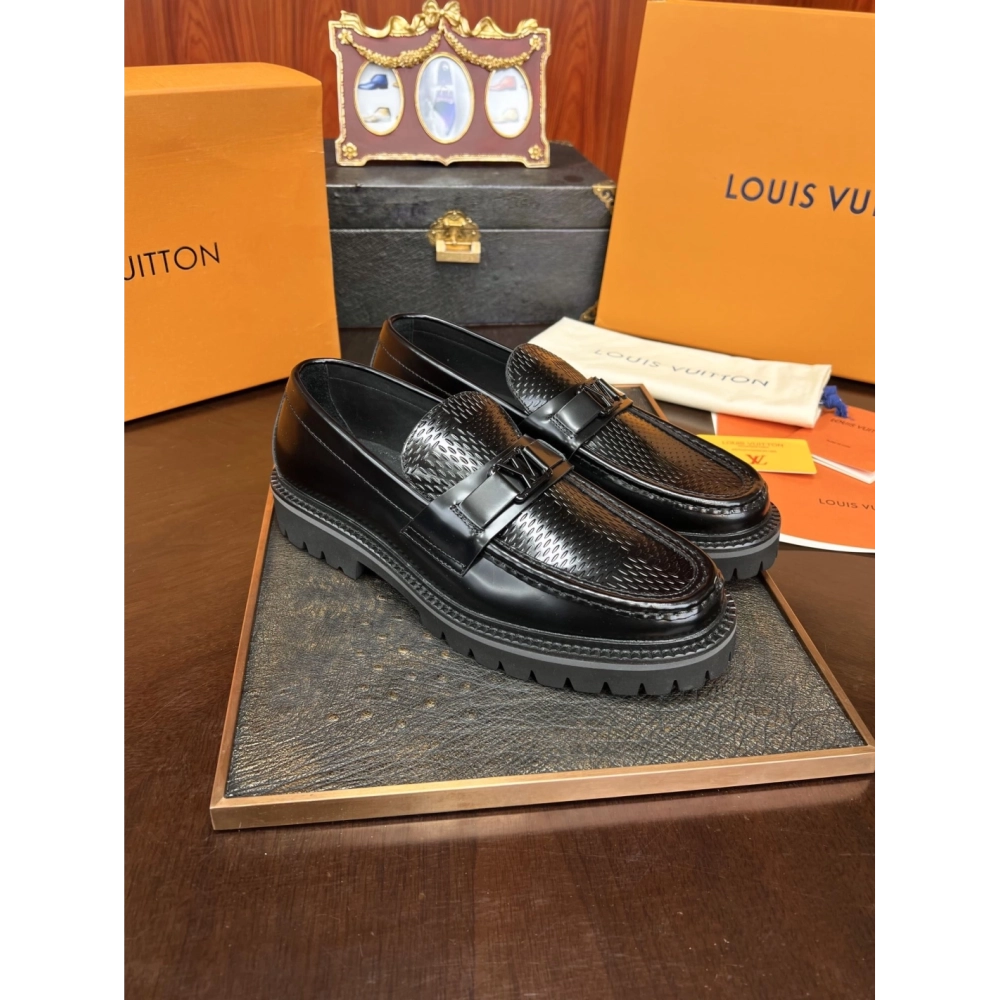 Louis Vuitton leather shoes 056,Louis Vuitton Leather Shoes,LOUIS VUITTON Sneakers,Business Shoes