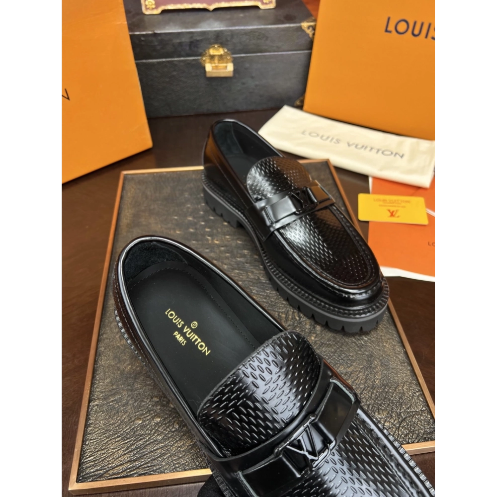 Louis Vuitton leather shoes 056,Louis Vuitton Leather Shoes,LOUIS VUITTON Sneakers,Business Shoes