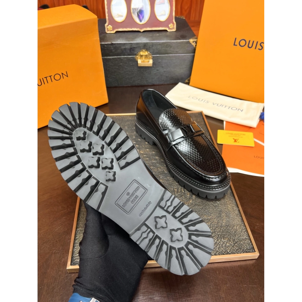 Louis Vuitton leather shoes 056,Louis Vuitton Leather Shoes,LOUIS VUITTON Sneakers,Business Shoes