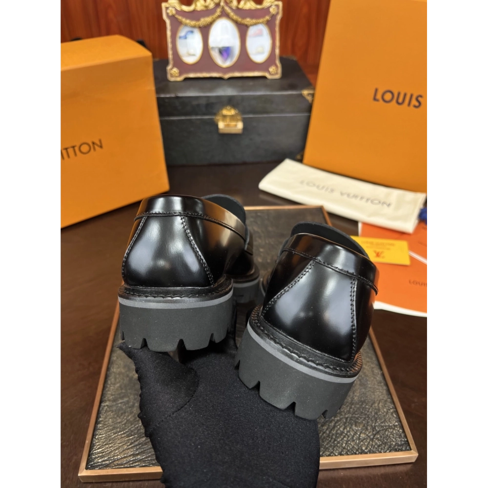 Louis Vuitton leather shoes 056,Louis Vuitton Leather Shoes,LOUIS VUITTON Sneakers,Business Shoes