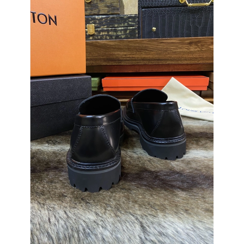 Louis Vuitton leather shoes 069,Louis Vuitton Leather Shoes,LOUIS VUITTON Sneakers,Business Shoes
