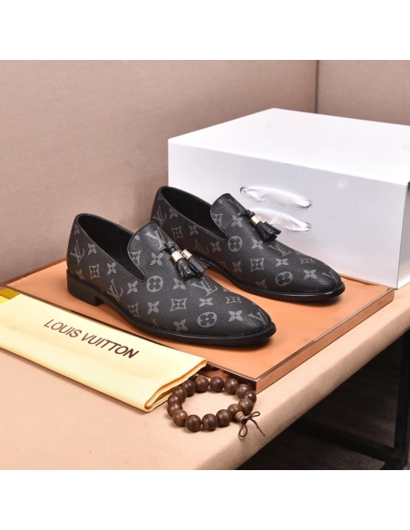 Louis Vuitton leather shoes 126,Louis Vuitton Leather Shoes,LOUIS VUITTON Sneakers,Business Shoes