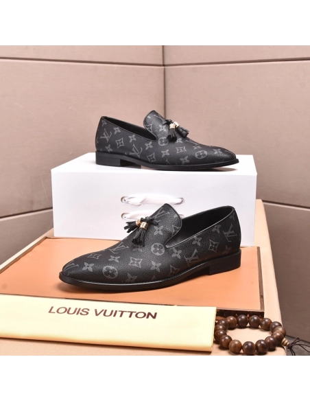 Louis Vuitton leather shoes 126,Louis Vuitton Leather Shoes,LOUIS VUITTON Sneakers,Business Shoes