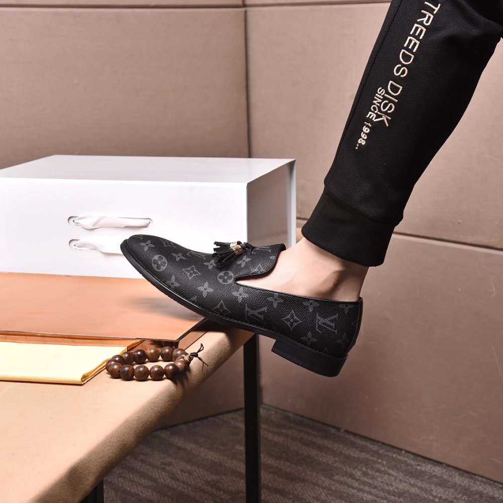 Louis Vuitton leather shoes 126,Louis Vuitton Leather Shoes,LOUIS VUITTON Sneakers,Business Shoes