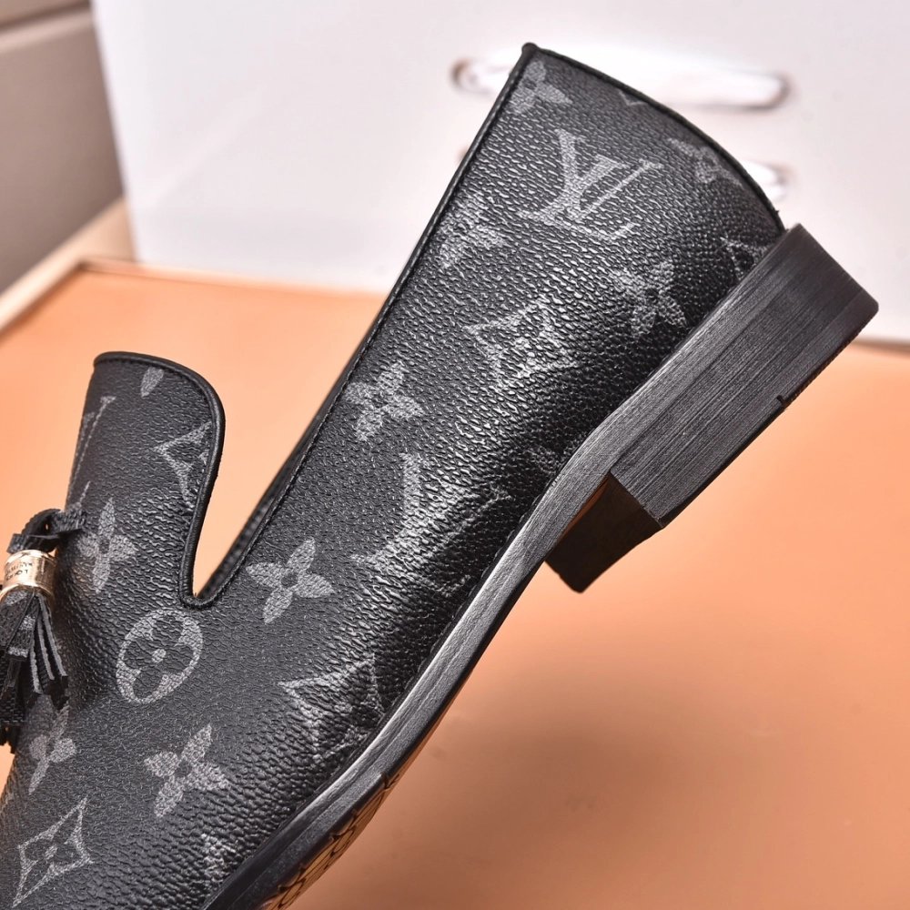 Louis Vuitton leather shoes 126,Louis Vuitton Leather Shoes,LOUIS VUITTON Sneakers,Business Shoes