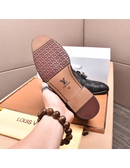 Louis Vuitton leather shoes 126,Louis Vuitton Leather Shoes,LOUIS VUITTON Sneakers,Business Shoes
