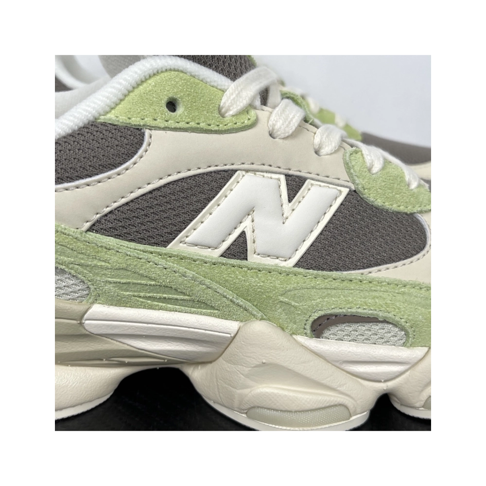 New Balance 9060 in Dry Lime Thunder Brown U906028L , Y2K-Inspired Chunky Lifestyle Sneaker , Premium SneakersStreetwear , World