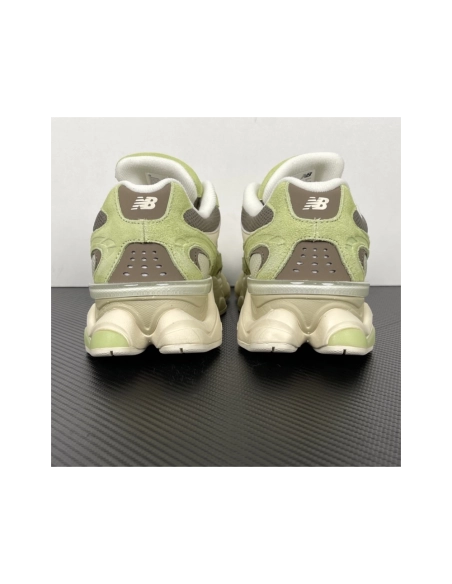 New Balance 9060 in Dry Lime Thunder Brown U906028L , Y2K-Inspired Chunky Lifestyle Sneaker , Premium SneakersStreetwear , World