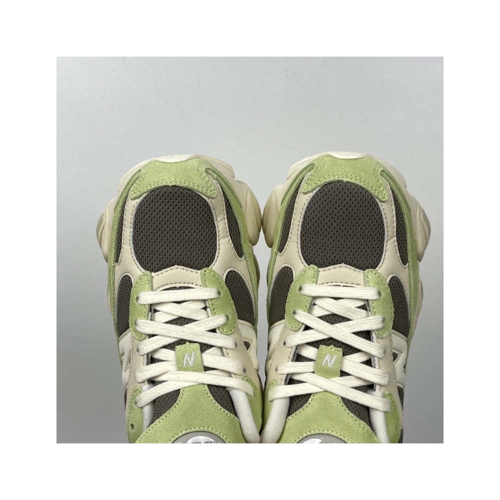 New Balance 9060 in Dry Lime Thunder Brown U906028L , Y2K-Inspired Chunky Lifestyle Sneaker , Premium SneakersStreetwear , World