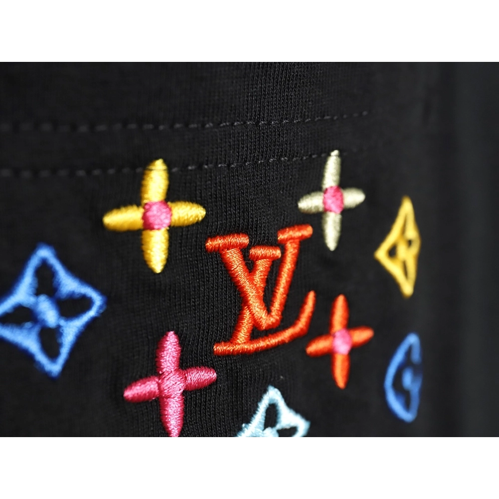 Reps Louis Vuitton Pocket Colorful Presbyopia Colorful Embroidered Short Sleeve T-Shirt,All order with free shipping Reps Louis 