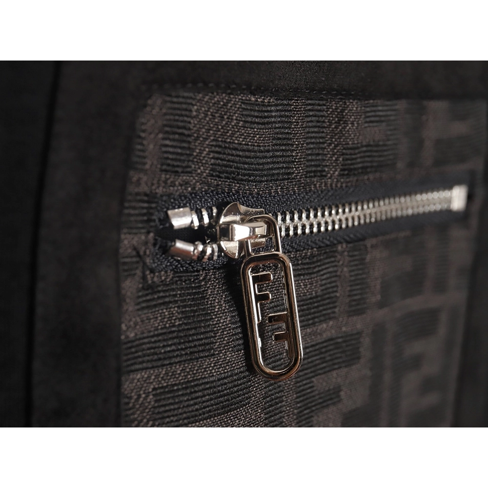 Fendi 24SS pocket zip T-shirt,All order with free shipping Fendi