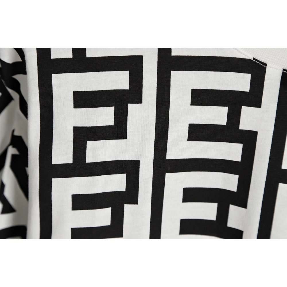 FENDI 23SS black and white full letter short-sleeved T-shirt,All order with free shipping Fendi