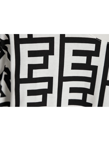 FENDI 23SS black and white full letter short-sleeved T-shirt,All order with free shipping Fendi