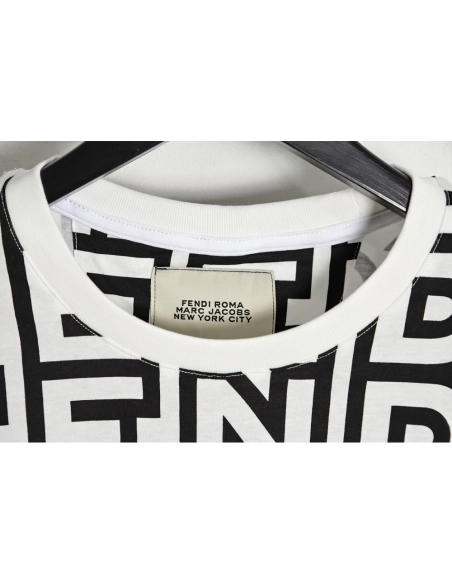 FENDI 23SS black and white full letter short-sleeved T-shirt,All order with free shipping Fendi
