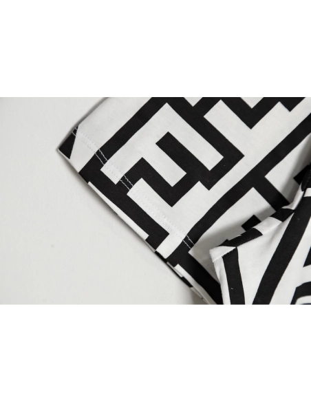 FENDI 23SS black and white full letter short-sleeved T-shirt,All order with free shipping Fendi