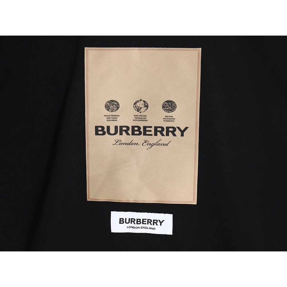 Burberry 22Fw patch label crew neck sweatshirt,Burberry Sweatshirt,Sweatshirt,APPAREL
