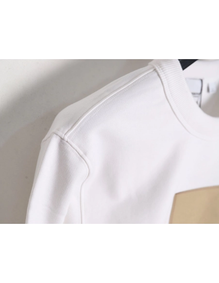 Burberry 22Fw patch label crew neck sweatshirt,Burberry Sweatshirt,Sweatshirt,APPAREL