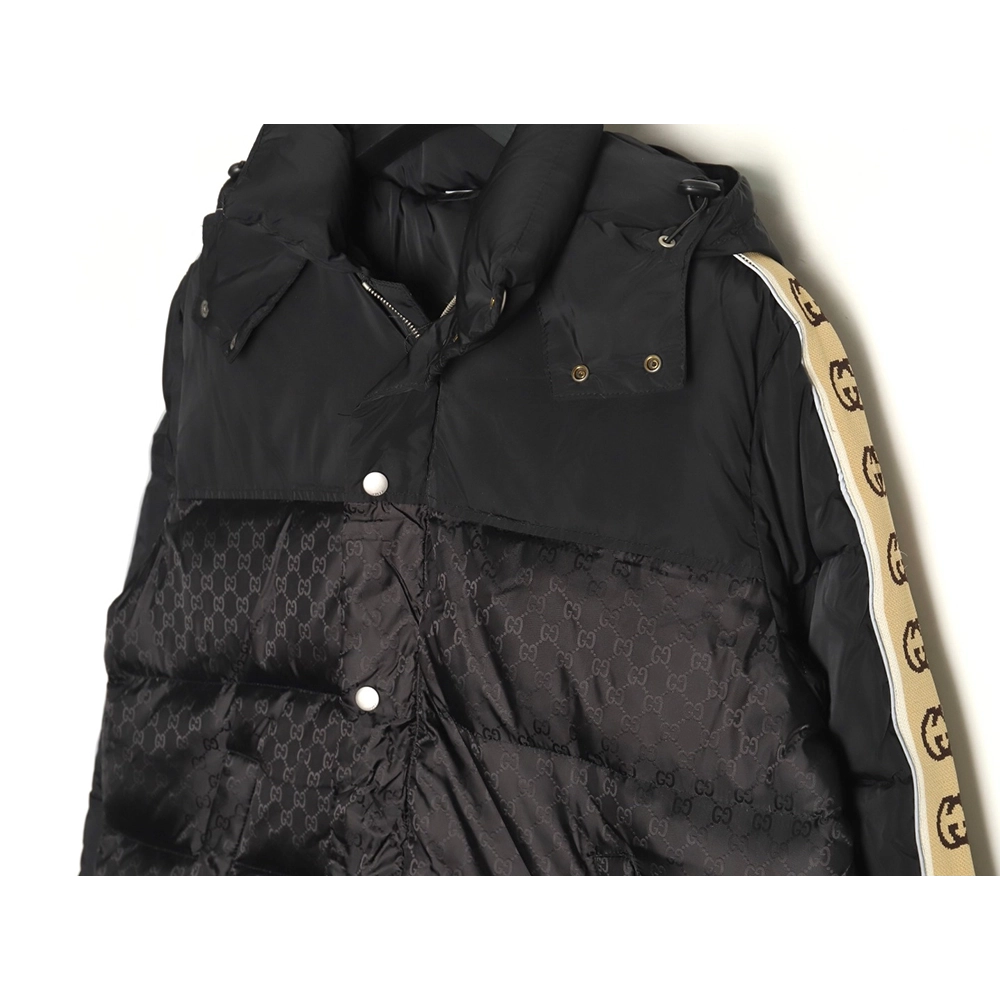 Gucci reflective G jacquard striped down jacket,buy cheap,low price and discount Gucci