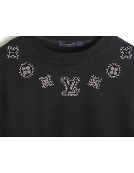 Louis Vuitton collar lettering crew neck sweatshirt,Louis Vuitton Sweatshirt,Sweatshirt,APPAREL Clothing