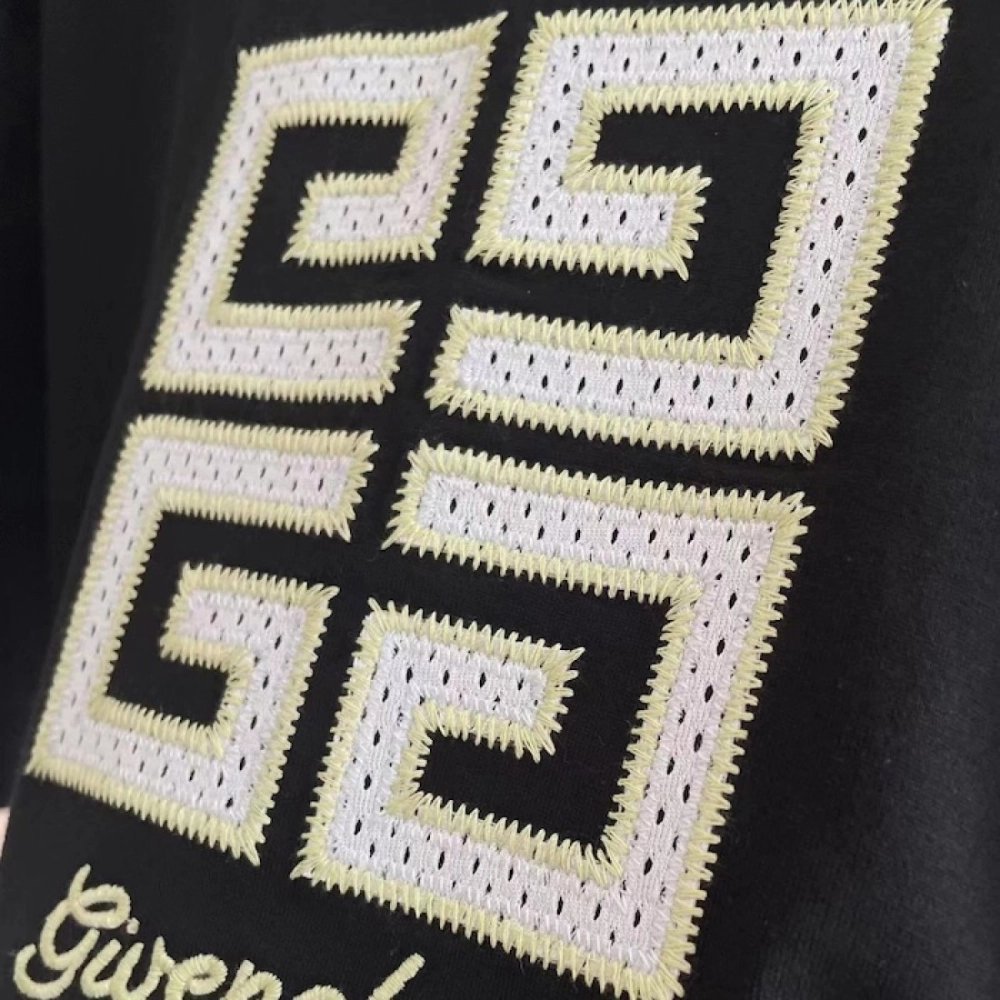 Givenchy 4G t-shirt in cotton Black,Givenchy T Shirt,Tshirt,Low price high quality.