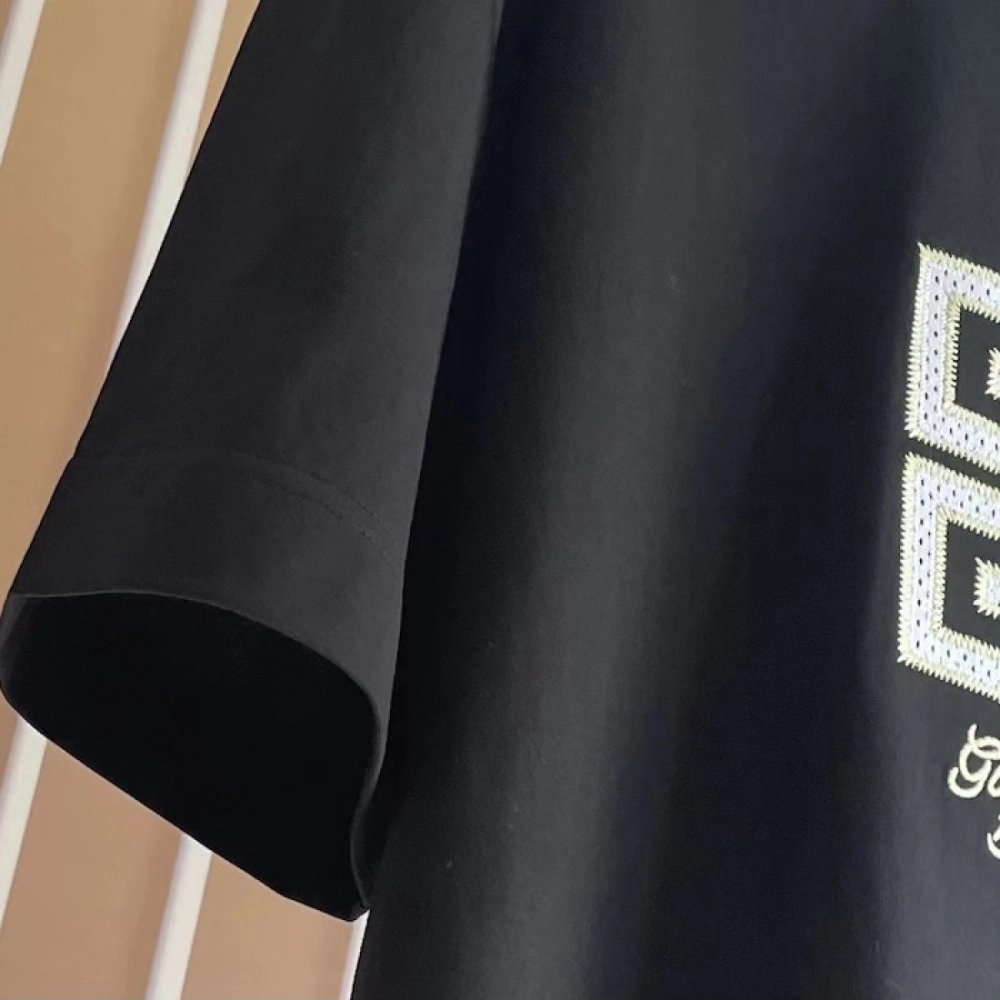 Givenchy 4G t-shirt in cotton Black,Givenchy T Shirt,Tshirt,Low price high quality.