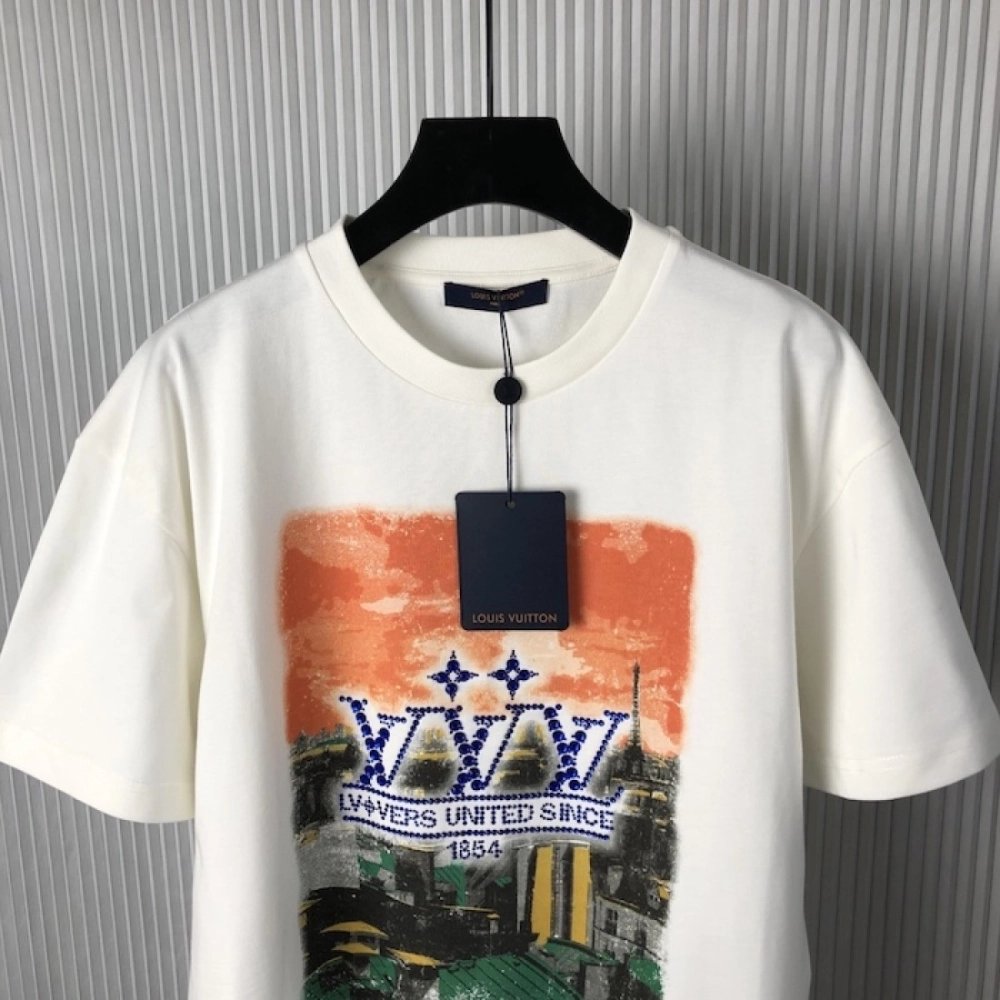 Louis Vuitton Embellished Graphic Cotton T-Shirt 1AHCKN,Louis Vuitton T Shirt,Tshirt,Low price high quality.