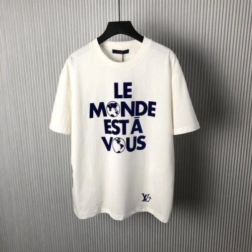 Louis Vuitton Graphic Cotton T-Shirt 1AHCW5,Louis Vuitton T Shirt,Tshirt,Low price high quality.