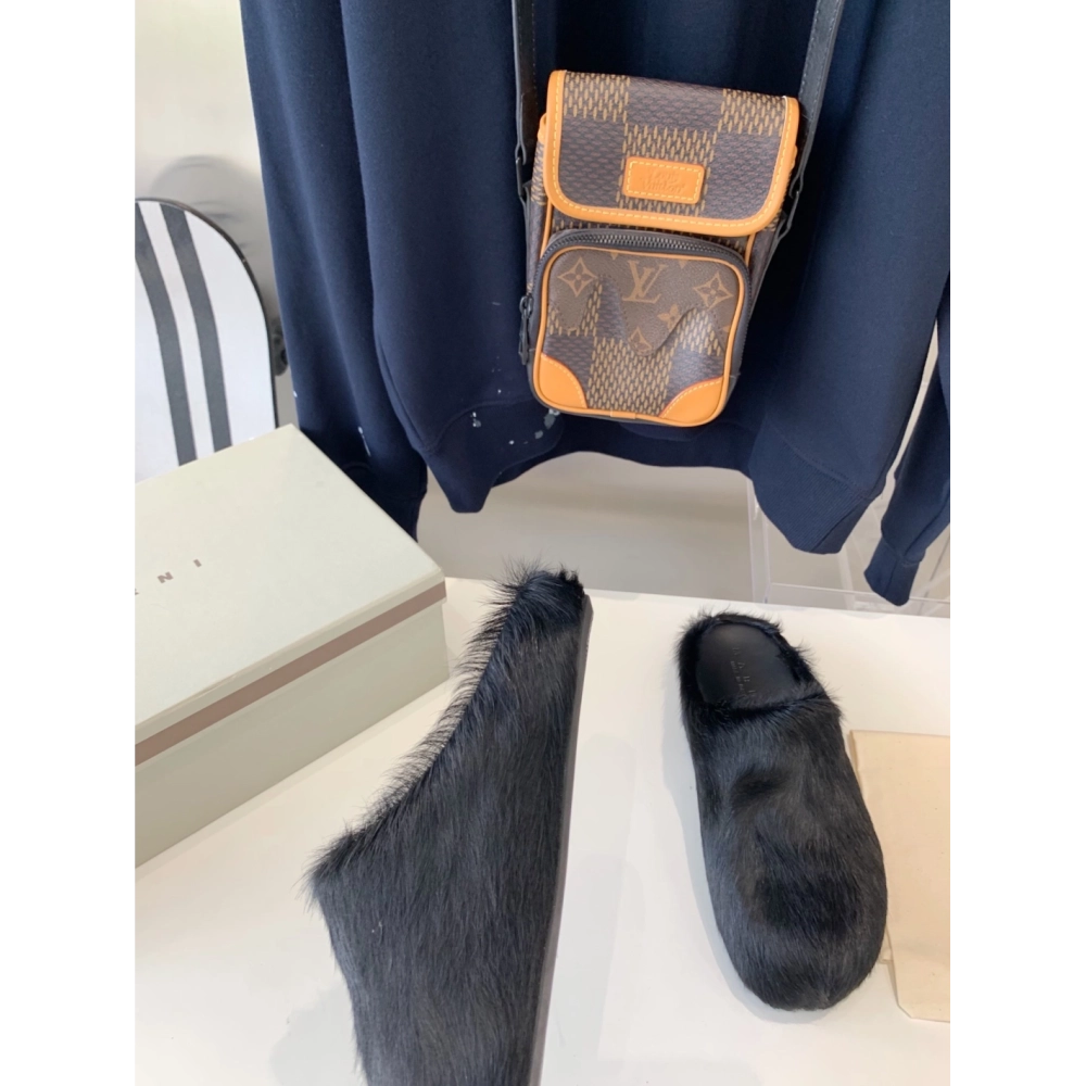 Marni Black LONG-HAIR CALFSKIN FUSSBETT SABOT Slide,Marni Slide,Men Sneakers