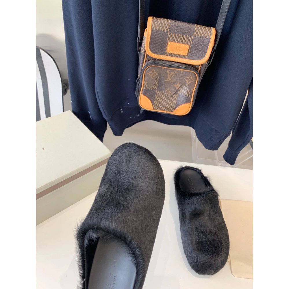 Marni Black LONG-HAIR CALFSKIN FUSSBETT SABOT Slide,Marni Slide,Men Sneakers