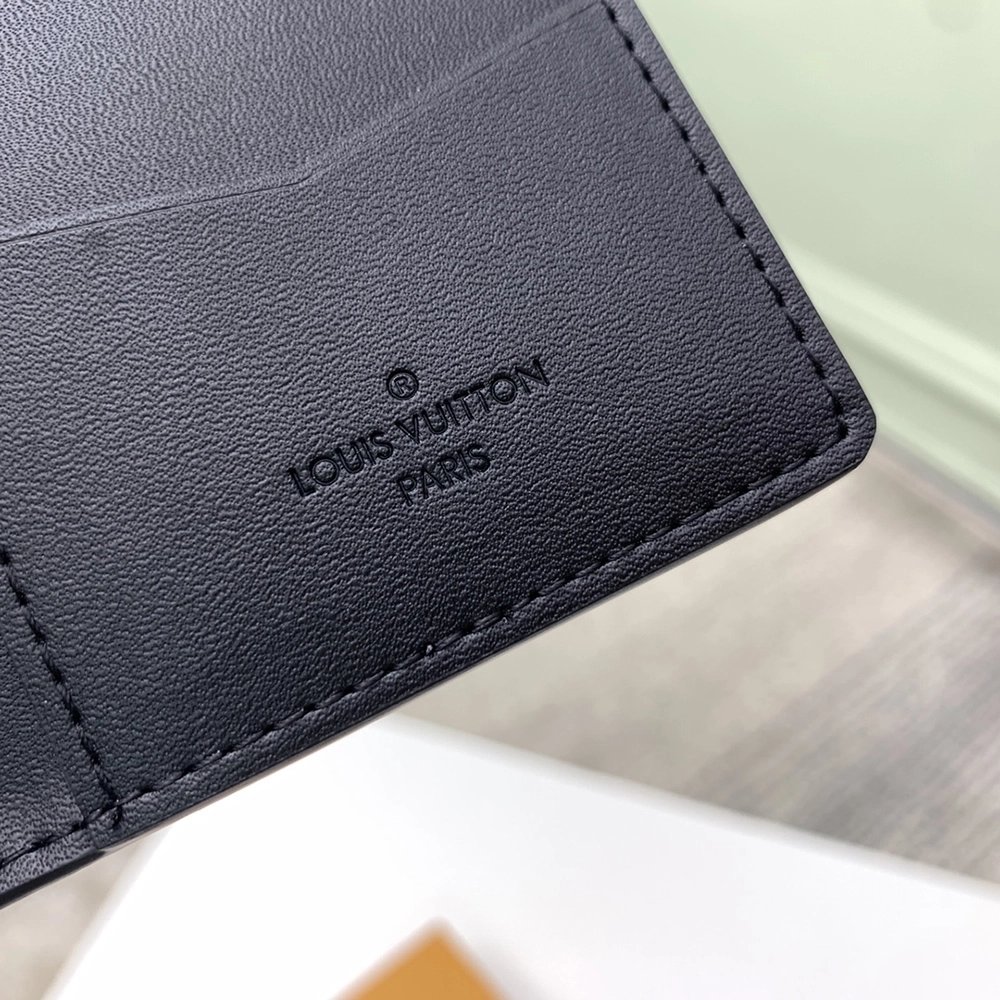 Louis Vuitton Wallets M69044 8X11X1cm