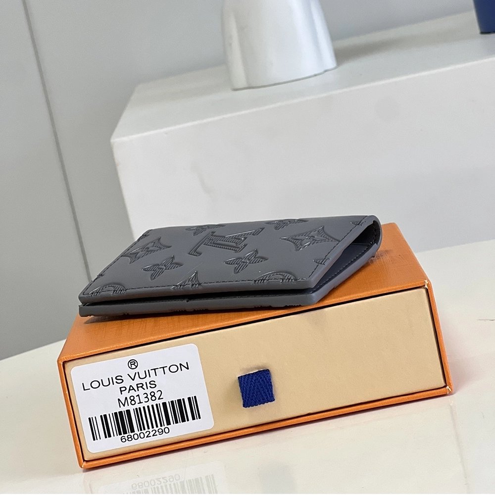 Louis Vuitton Wallets M81382 8X11X1cm