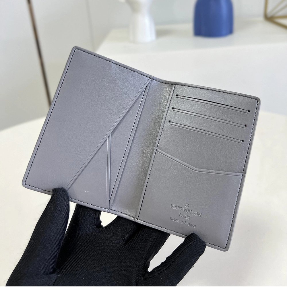 Louis Vuitton Wallets M81382 8X11X1cm