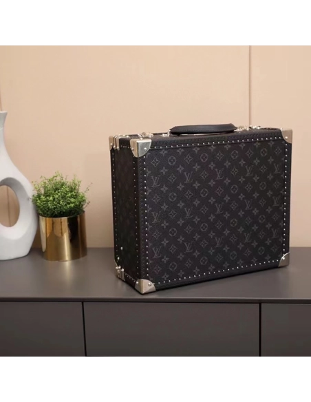 Louis Vuitton Bags M26688