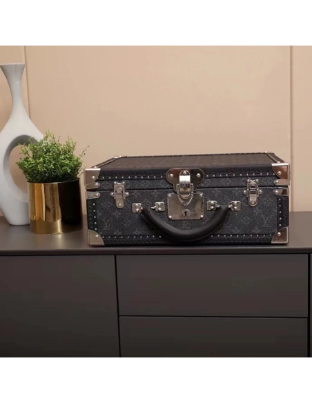 Louis Vuitton Bags M26688