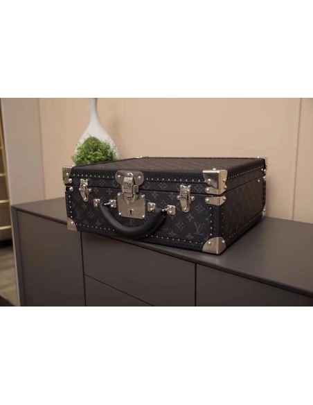 Louis Vuitton Bags M26688