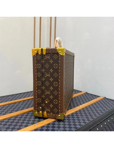 Louis Vuitton Bags M21325