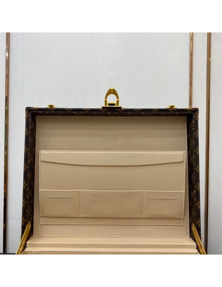 Louis Vuitton Bags M21325