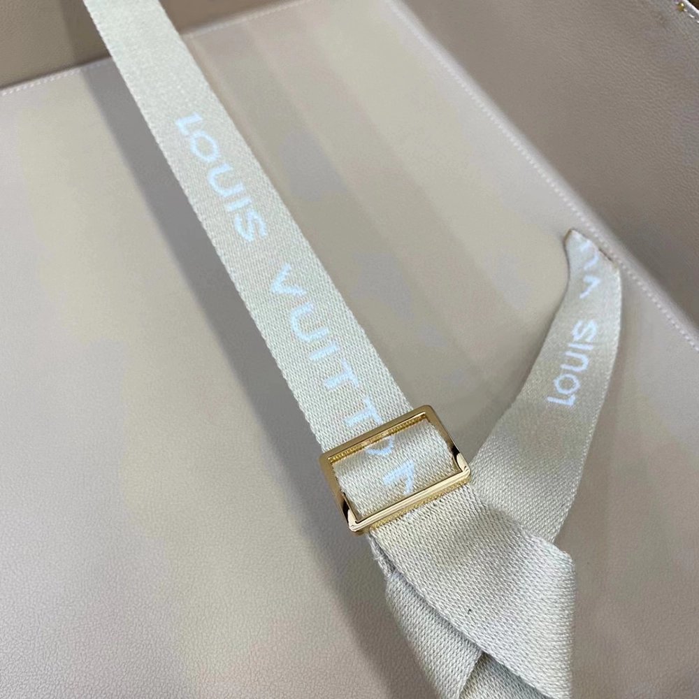Louis Vuitton Bags M21325